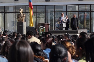 Unidad Educativa Bolívar recibió a Guillermo Herrera. 